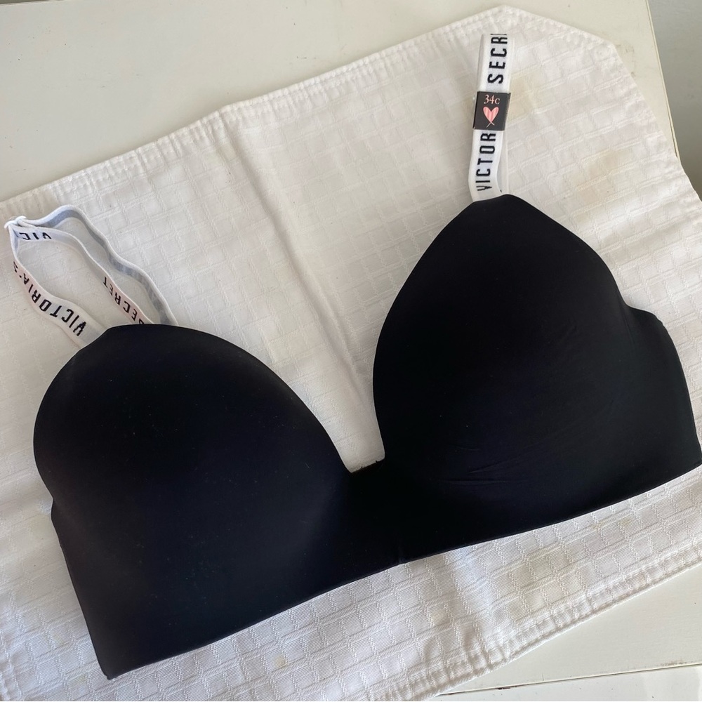 NWT Victoria’s Secret Molded Tshirt Bra Black Size 34C